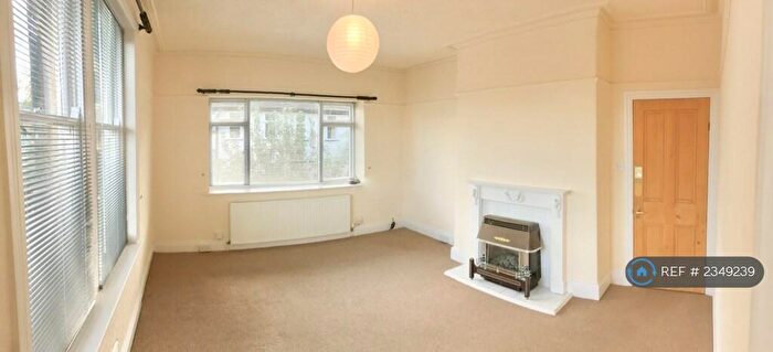 2 Bedroom Flat To Rent In Hollins Road, Harrogate, HG1