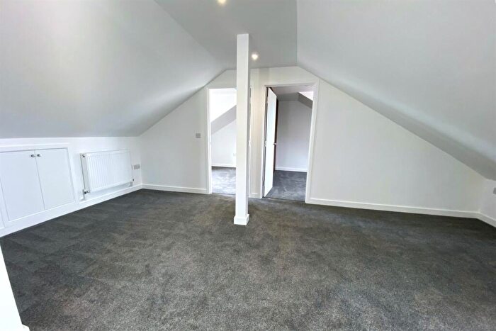 2 Bedroom Flat To Rent In B Two Mile Hill Road, BS15