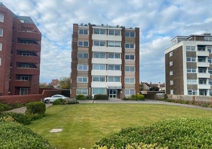 3 Bedroom Flat For Sale In Flat Caversham Court, West Parade, Worthing, West Sussex, BN11