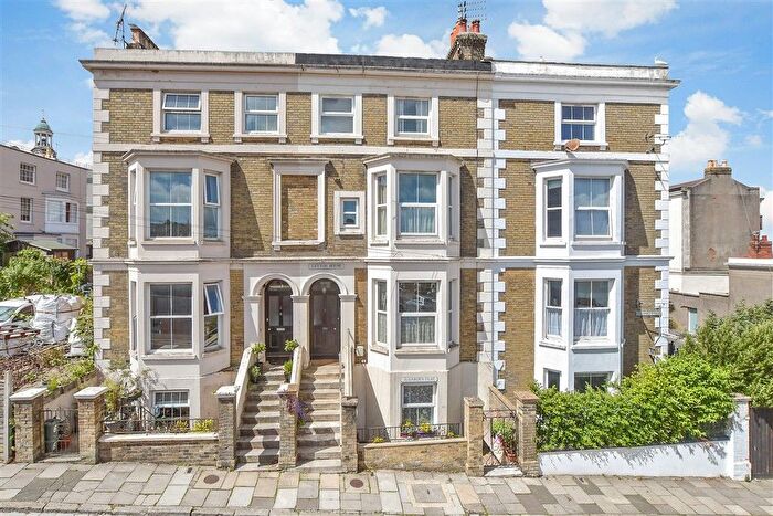 1 Bedroom Flat For Sale In St. Thomas Street, Ryde, Isle Of Wight, PO33