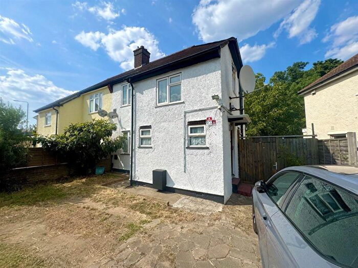 3 Bedroom Semi-Detached House For Sale In Waddon Way, Croydon, CR0