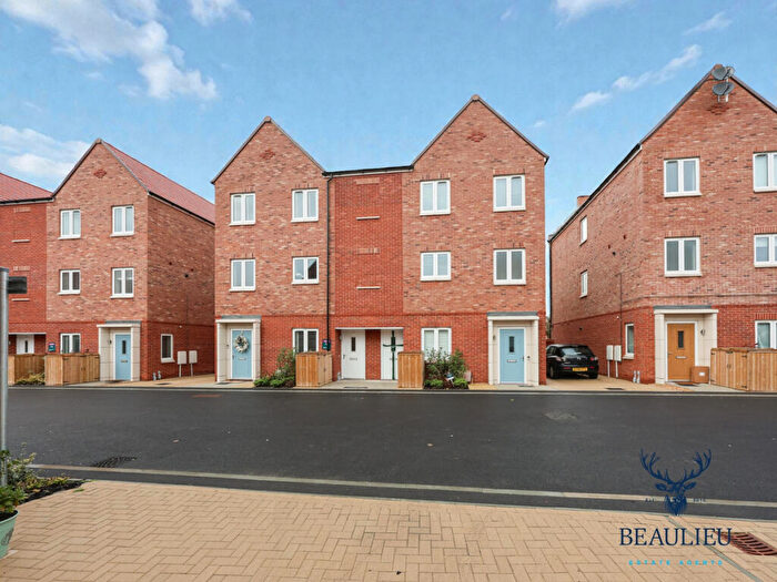1 Bedroom Maisonette To Rent In Harris Crescent, Beaulieu Park, CM1