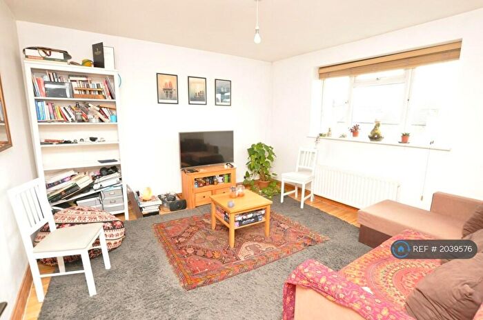 1 Bedroom Flat To Rent In Woodbank, London, N4