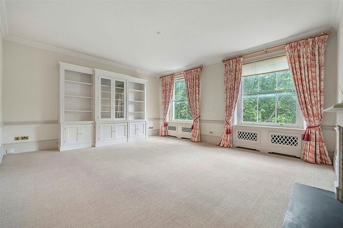 3 Bedroom Flat To Rent In Queens Gardens, Bayswater, London, W2