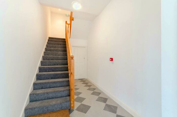 2 Bedroom Flat To Rent In Berrylands Road, Surbiton, KT5