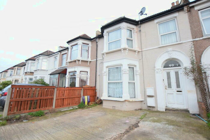 2 Bedroom Flat To Rent In Pembroke Road Seven Kings, IG3
