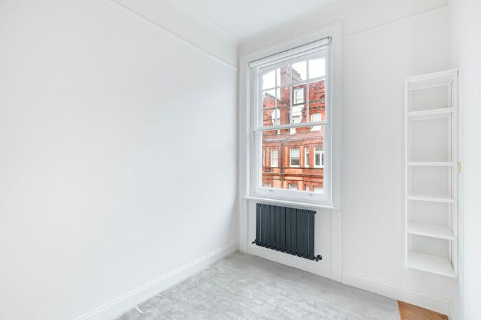 3 Bedroom Flat To Rent In Draycott Place, Chelsea, London, United Kingdom, SW3