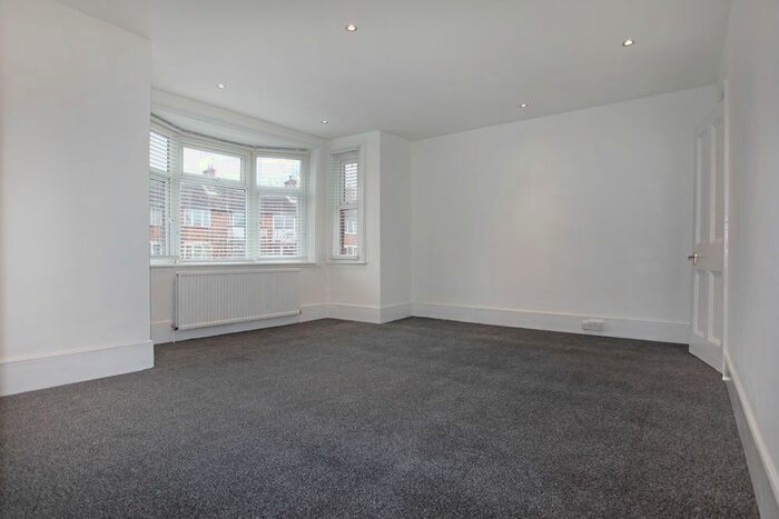 2 Bedroom Flat To Rent In Friern Park, Finchley, N12