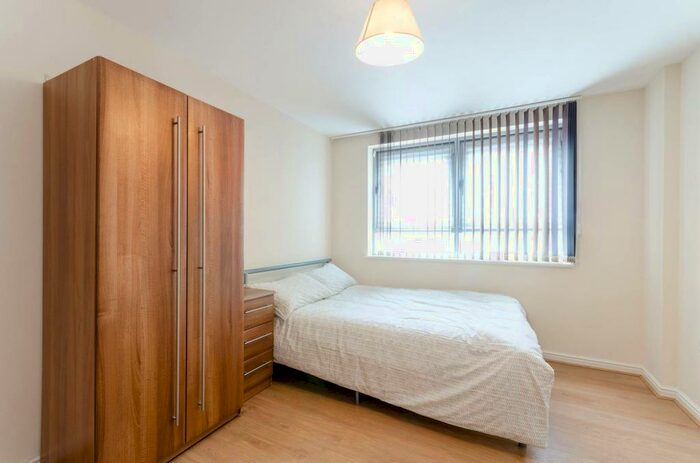 2 Bedroom Flat To Rent In Throwley Way, Sutton, SM1