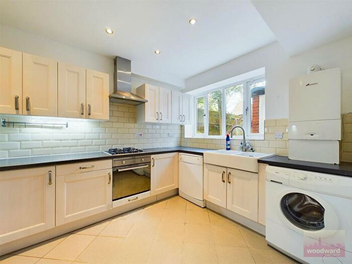 3 Bedroom Flat To Rent In Mount Park Avenue, Harrow On The Hill, HA1