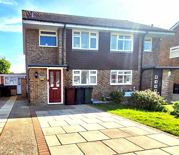 3 Bedroom Semi-Detached House For Sale In Gainsborough Drive, Selsey, PO20