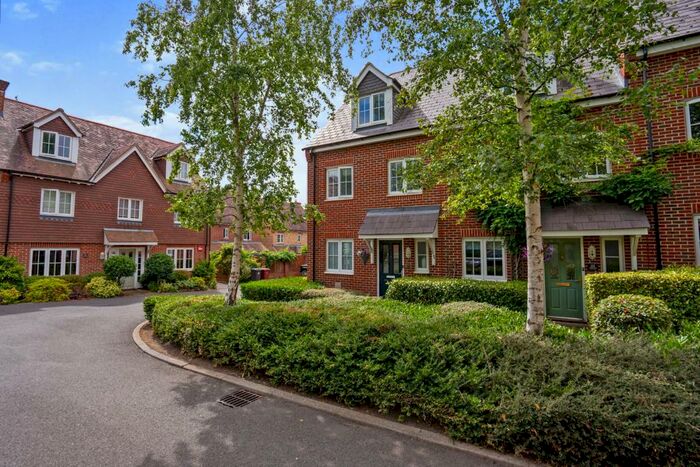 3 Bedroom Semi-Detached House For Sale In Toronto Road, Petworth, GU28