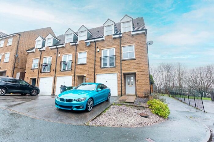 4 Bedroom End Of Terrace House For Sale In Oberon Way, Cottingley, Bingley, Bradford, BD16