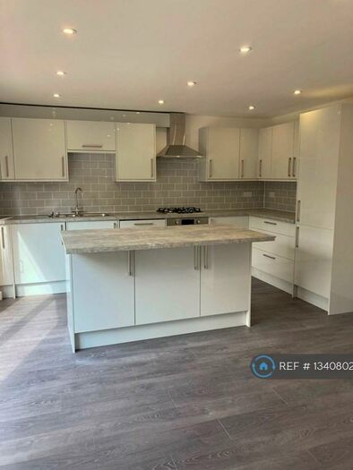 4 Bedroom Semi-Detached House To Rent In Pattishall Close, Manchester, M4