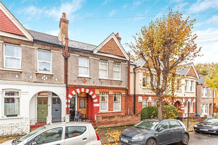 2 Bedroom Maisonette For Sale In Salterford Road, Tooting, SW17