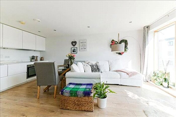 2 Bedroom Flat For Sale In Cork House, London, SW19