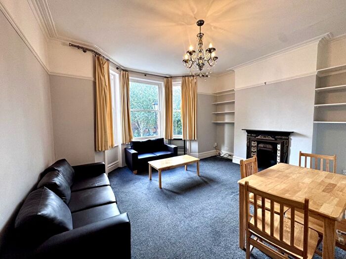 3 Bedroom Flat To Rent In Flanders Road, London, W4