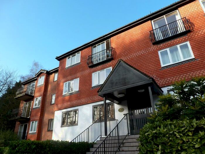 2 Bedroom Apartment To Rent In Great Heathmead, Haywards Heath, RH16