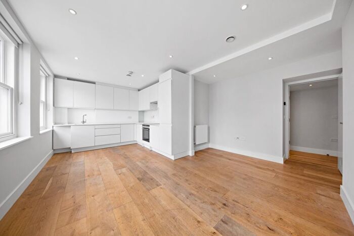 3 Bedroom Flat To Rent In Oxford Street, Fitzrovia, W1D