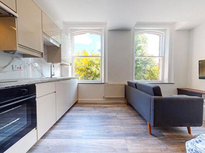 Apartment To Rent In Apt, Hyde Terrace #, LS2