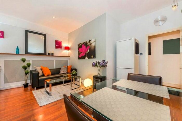 2 Bedroom Flat To Rent In Bedford Court Mansions, Bedford Avenue, London, WC1B