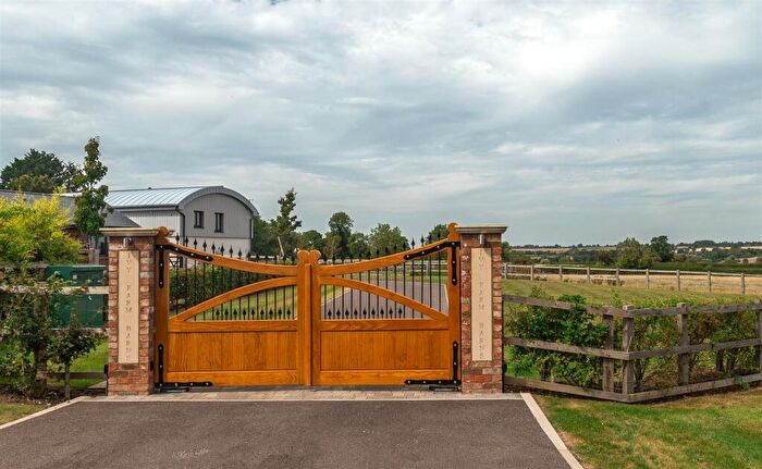 4 Bedroom Semi-Detached House For Sale In Tebworth Near Toddington, LU7