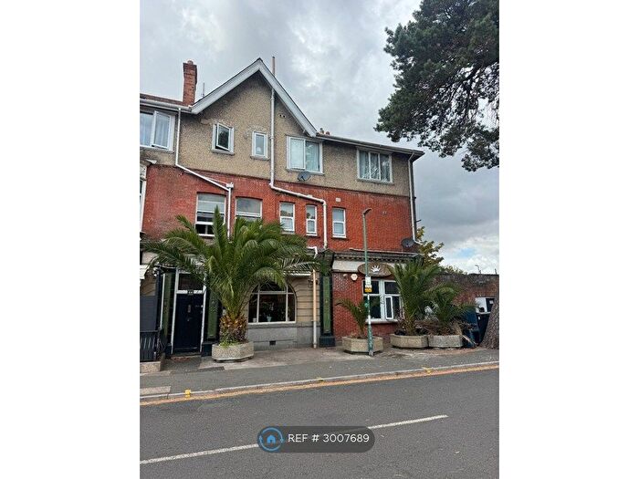 2 Bedroom Flat To Rent In Poole Road, Bournemouth, BH4