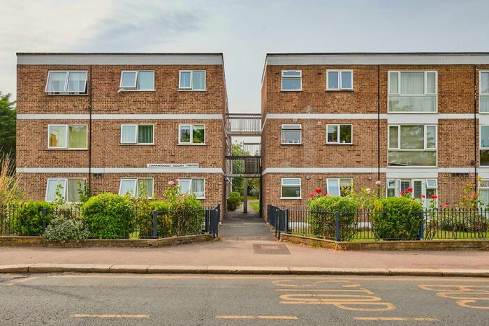 2 Bedroom Apartment To Rent In The Avenue, Highams Park, E4