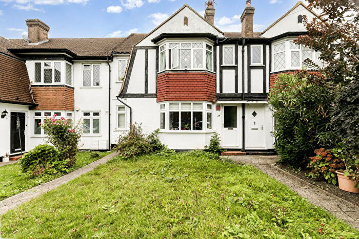2 Bedroom Maisonette For Sale In Tudor Drive, Morden, SM4