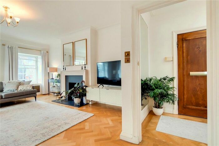 3 Bedroom Flat To Rent In New Cavendish Street, Marylebone, London, W1G