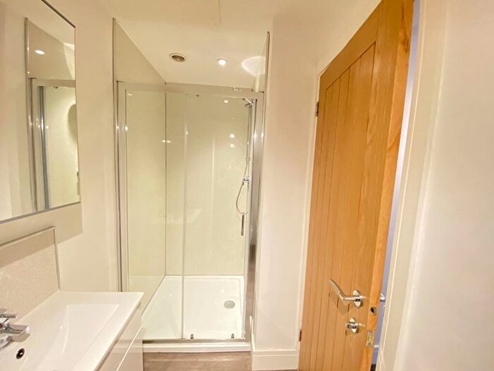 2 Bedroom Apartment To Rent In Advert Flat, Derby Road, Nottingham, NG1