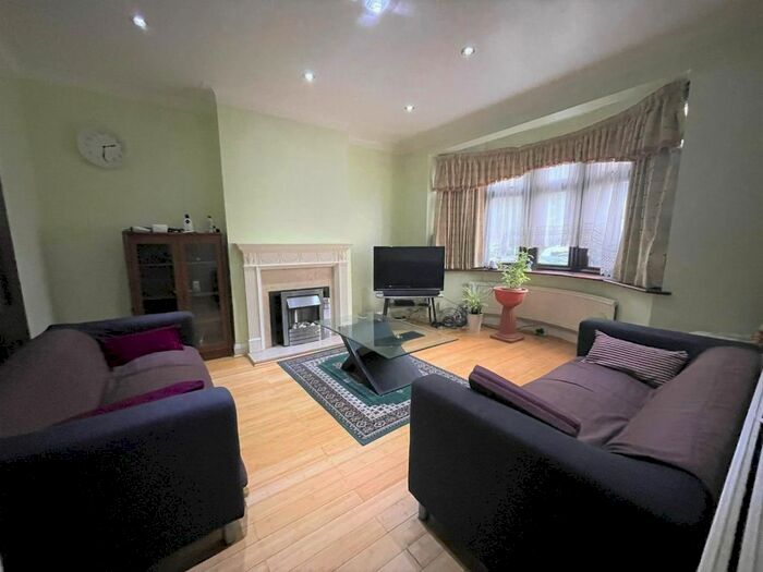 4 Bedroom Property To Rent In Gordon Road, Chadwell Heath, Romford, RM6