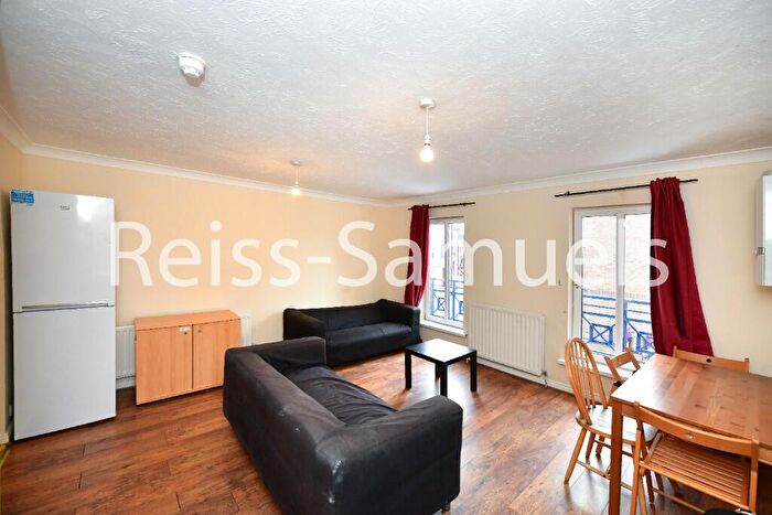 6 Bedroom Town House To Rent In Ambassador Square, London, E14