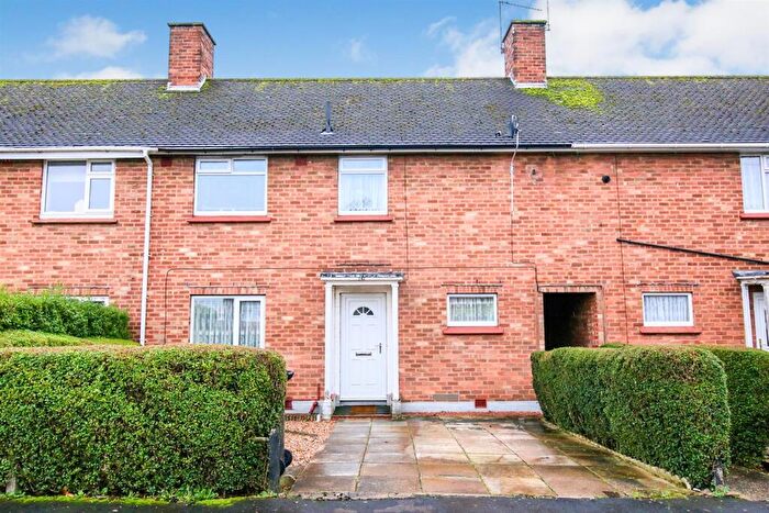 3 Bedroom Terraced House For Sale In Lytham Road, Rugby, CV22