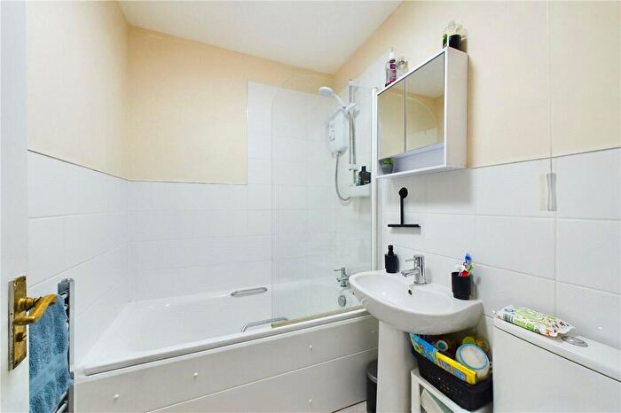 1 Bedroom Maisonette To Rent In Warley Rise, Tilehurst, Reading, Berkshire, RG31
