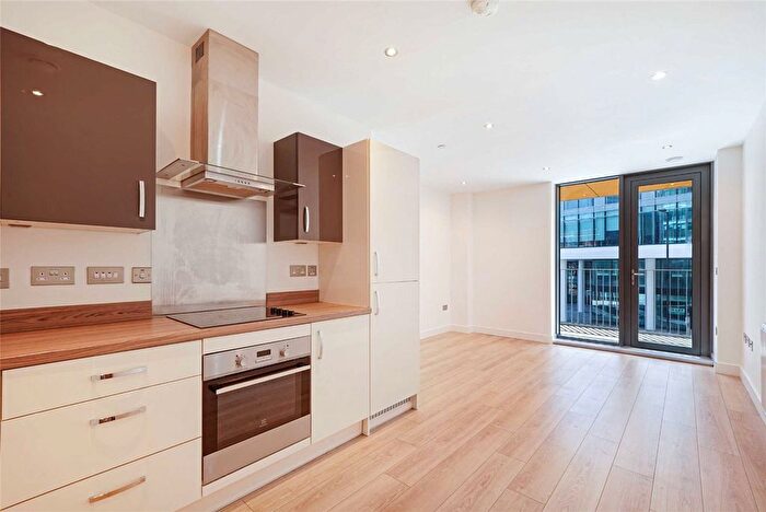 2 Bedroom Flat To Rent In Sutton Court Road, Sutton, Surrey, SM1