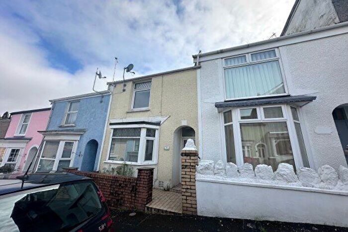 2 Bedroom Property To Rent In Castle Square, Abertawe, SA3