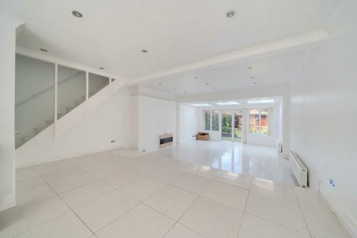 4 Bedroom End Of Terrace House To Rent In Rockwell Gardens, Crystal Palace, London, SE19