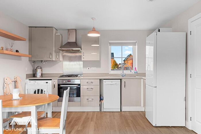 2 Bedroom Coach House For Sale In Fieldfare Way, Harlow, CM17