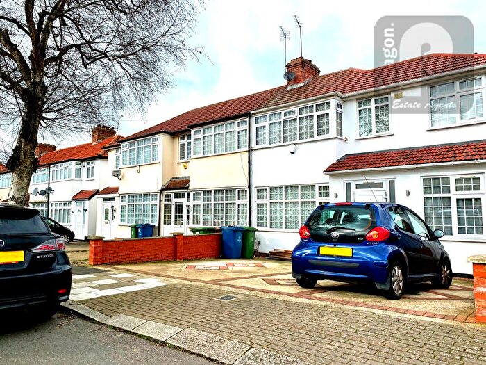 5 Bedroom Semi-Detached House To Rent In Millais Gardens, Edgware, HA8
