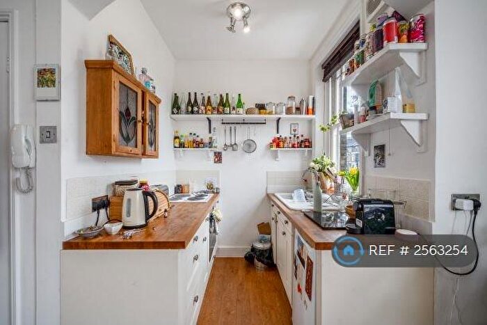 1 Bedroom Flat To Rent In Lewisham Way, London, SE14