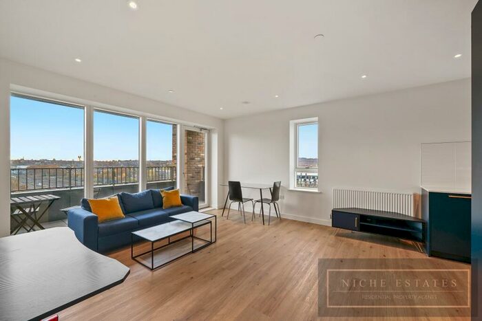 2 Bedroom Apartment To Rent In Blenheim Mansions, Mary Neuner Road, London, - See D Virtual Tour, N8