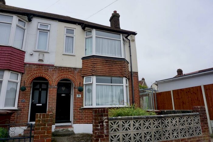 3 Bedroom End Of Terrace House To Rent In Broadway, Gillingham, ME8