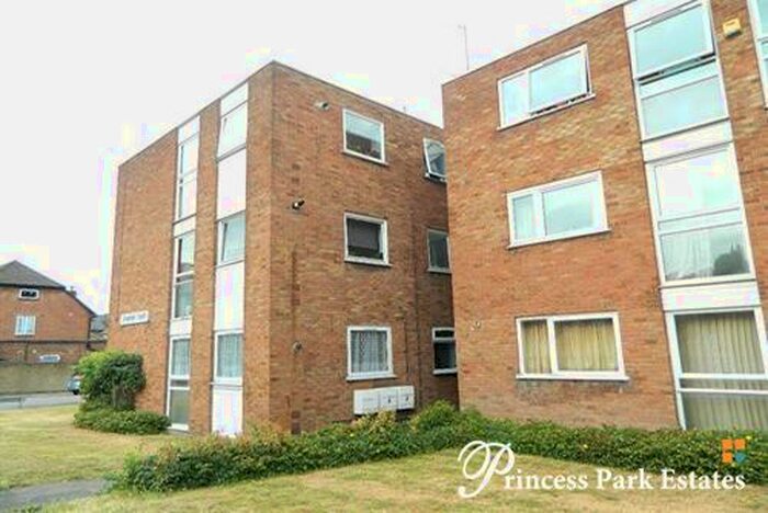 2 Bedroom Flat To Rent In Friern Barnet Road, London N11