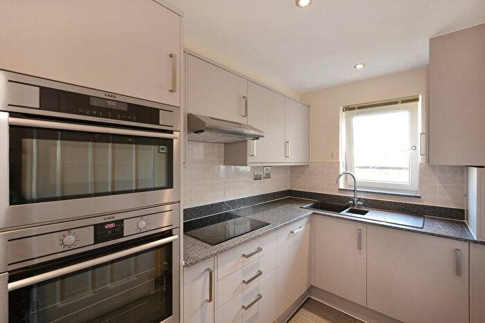 2 Bedroom Apartment To Rent In Cypress House, Woodland Crescent, SE16