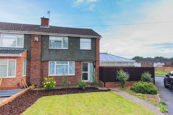 3 Bedroom Semi-Detached House To Rent In Drayton Road, Irthlingborough, Wellingborough, NN9