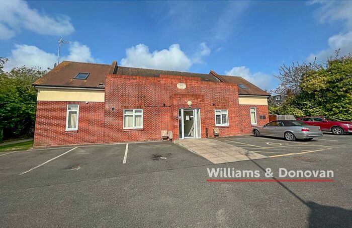 2 Bedroom Flat To Rent In Rocheway, Rochford, SS4