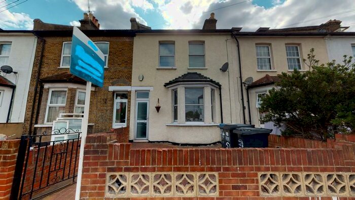 3 Bedroom Terraced House To Rent In A Three Bedroom House To Rent In Thornton Heath, CR7