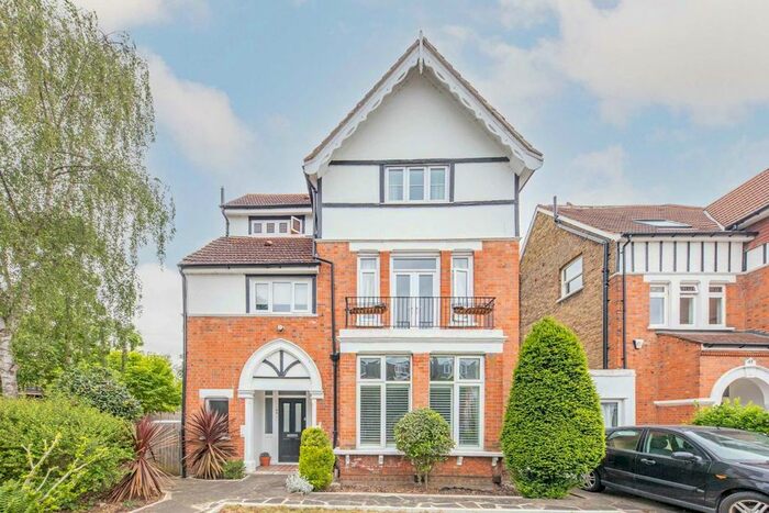 2 Bedroom Flat To Rent In Wellington Road, Hampton Hill, Hampton, TW12