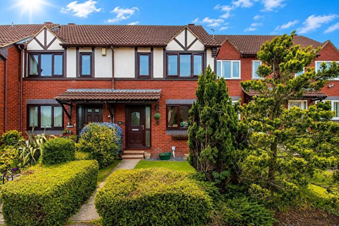 3 Bedroom Town House For Sale In Rochester Court, Horbury, Wakefield, WF4